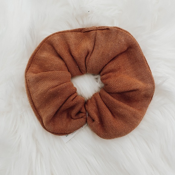 Aerie Fleece Scrunchie Jupiter Brown - Picture 1 of 1